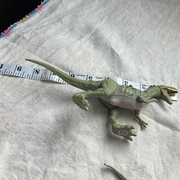Jurassic World Battle damage Monolophosaurus articulation Mattel - Picture 7 of 9